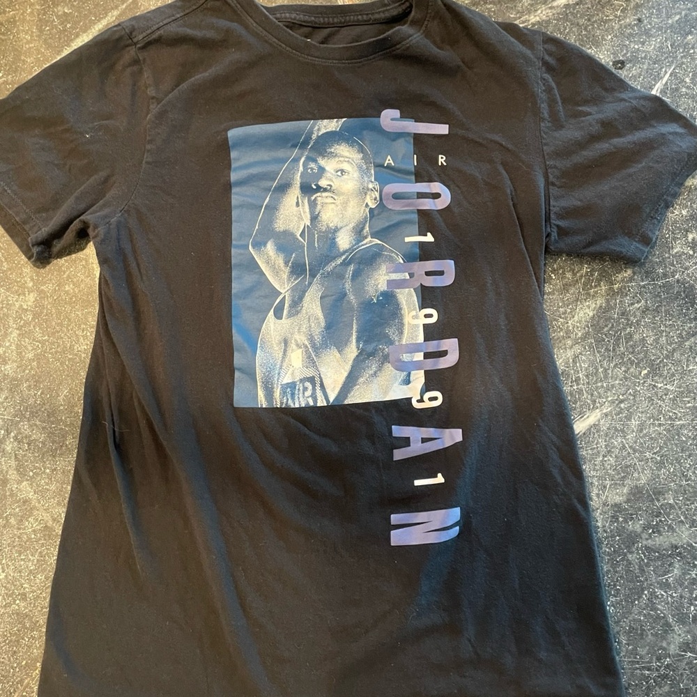 Vintage Nike Michael Jordan Graphic Tee. Adult Small.